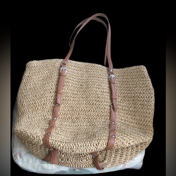 Stylish Tan Woven Tote Bag - Picture 4 of 8